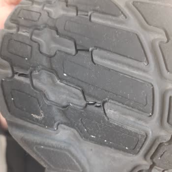 Skechers Ayakkabısının Alt Tabanı Hızla Kırıldı, Mağaza Yardımcı Olmadı