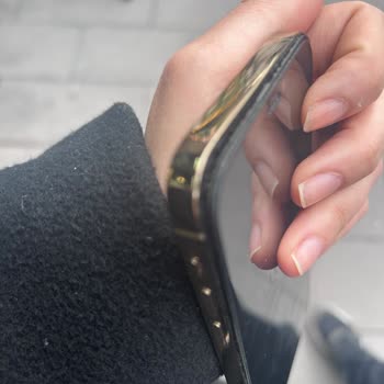 Orijinal Olmayan Pil Ve Şişen Batarya Nedeniyle Arka Cam Patlaması