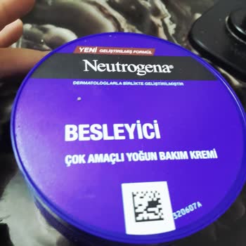 Neutrogena Yoğun Bakım Kremi Ciltte Beyaz Tabaka Ve Soyulma Oluşturuyor