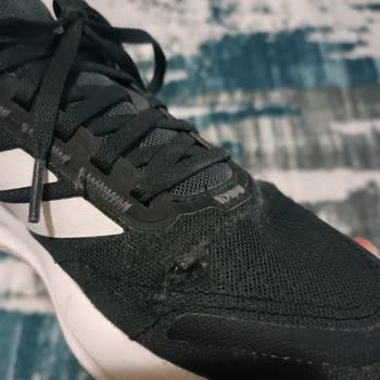 D****** FLO’da Alınan Adidas Ayakkabının 5 Ayda Yırtılması Ve Değişim Talebinin Reddi