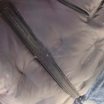 Yüksek Fiyatlı Lacoste Kaz Tüyü Yelekte Aşırı Tüy Çıkması Ve Kalite Sorunu