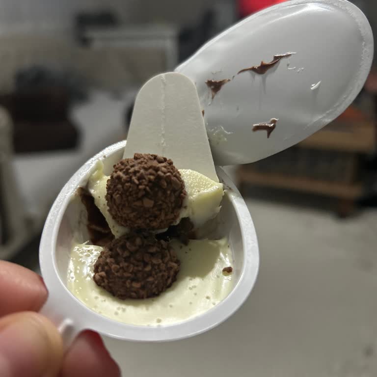 Kinder Joy’da Beyaz Çikolata Üzerindeki Beyaz Noktalar Ve Sağlık Endişesi