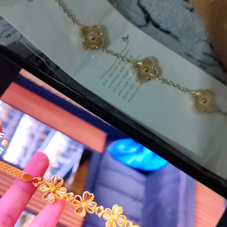 Görseldeki Bileklikle Uyuşmayan Ürün Ve Cevapsız İletişim