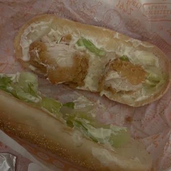 Kırık Tavuk Parçaları Ve Boş Ekmek: Hijyen Endişesi