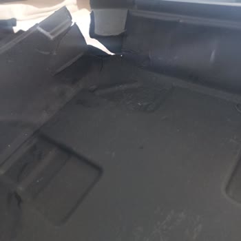 Koli Bandıyla Sarmalanan Pakette Çanta Parçalandı, Hemen Değişim Talep Ediyorum