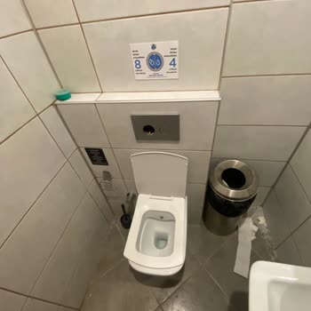 Kahve Dünyası Erzincan Şubesinde Hijyenik Olmayan Tuvalet