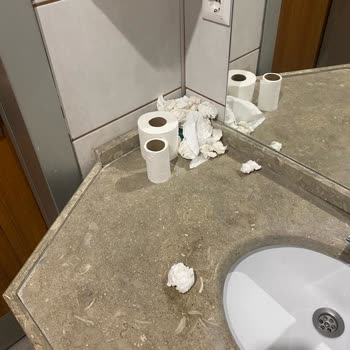 Kahve Dünyası Erzincan Şubesinde Hijyenik Olmayan Tuvalet