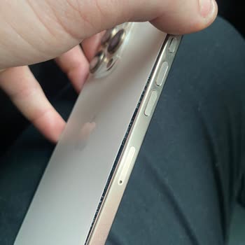 Yeni İphone Pil Şişmesiyle Güvenlik Riski Ve Değişim Talebi