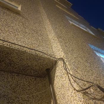 Fiber Kablo Kurulumunda Düzensizlik Ve Kayıt Reddi: Apartman Duvarına Delik Atıldı