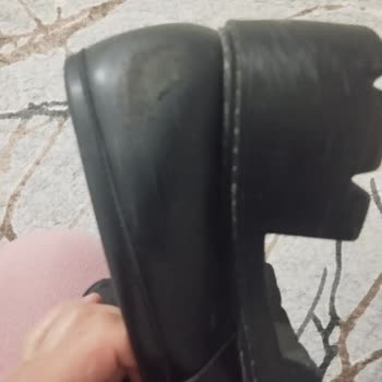 Muş FLO Mağazasındaki Derisi Hızla Soyulan Kadın Ayakkabısı İçin Değişim Ve İade Talebi