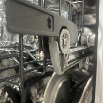 Siemens Bulaşık Makinesinde Paslanma Sorunu, Servisin Yetersiz Çözümü Ve Değişim Talebi