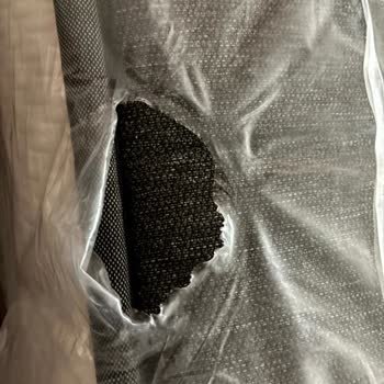 Enza Home'dan Hasarlı Paketle Gelen Kirli Yatak, Yardımcı Olunamadı