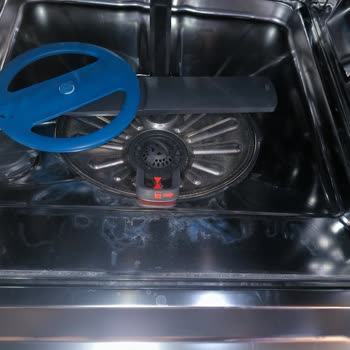 Elektrolux Bulaşık Makinesinde Kireçli Su İzleri Ve Tekrarlayan Servis Sorunu