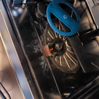 Elektrolux Bulaşık Makinesinde Kireçli Su İzleri Ve Tekrarlayan Servis Sorunu