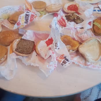 Eksik Sipariş Ve Alerjen Salata Eklendiği İçin Çocuklar Aç Kaldı