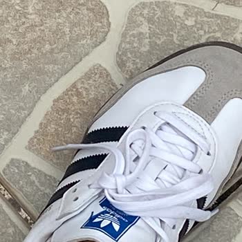 A101’den Aldığım Adidas Ayakkabının Logosunun Kısa Sürede Soyulması Ve Çözüm Bulamama