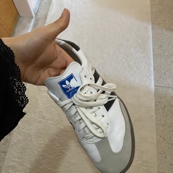 A101’den Aldığım Adidas Ayakkabının Logosunun Kısa Sürede Soyulması Ve Çözüm Bulamama