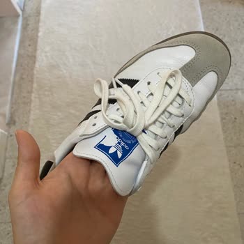 A101’den Aldığım Adidas Ayakkabının Logosunun Kısa Sürede Soyulması Ve Çözüm Bulamama