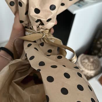 Yanıltıcı Görsel, Çürük Lale Buketi Ve Kırılan Güven