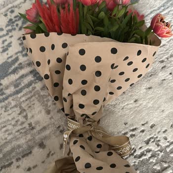 Yanıltıcı Görsel, Çürük Lale Buketi Ve Kırılan Güven