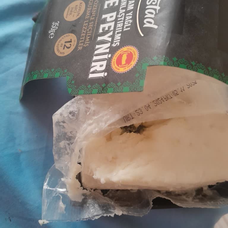 A101 Şubesinden Satın Alınan Üstat Ezine Peynirinde Küf Ve Çürüme