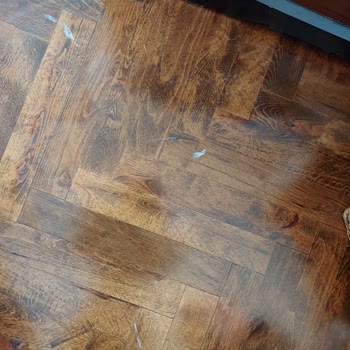 Divanev Teslimat Ekibinin Kaba Tutumu Ve Koltuk Ayaklarındaki Üretim Hatası