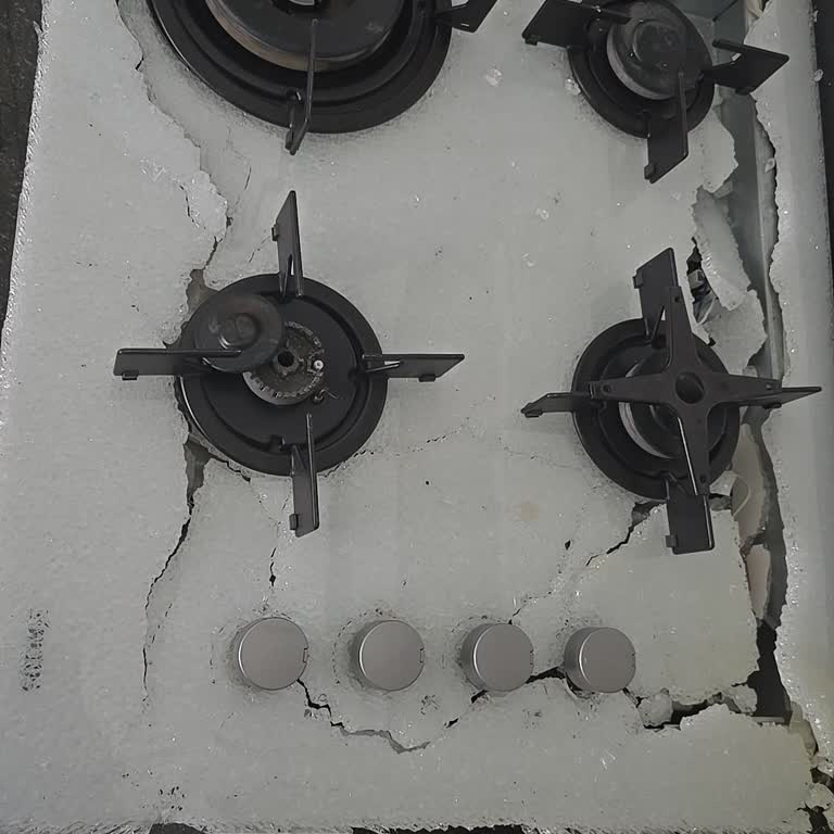 Altus Ankastre Setinin Camı Patladı: Güvenlik Riski Ve Garanti Talebi