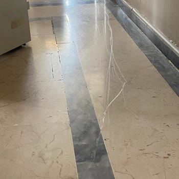 Arçelik Servisinin Buzdolabı Kurulumunda Mermer Zemine Verdiği Zarar Ve Ayak Montajı Eksikliği