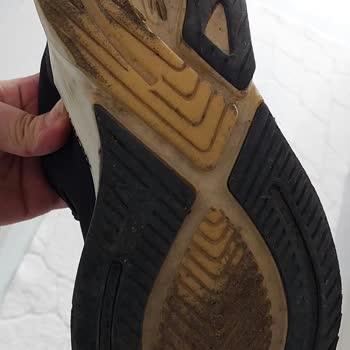 Skechers Ayakkabısında Sarı Taban Kusuru: Garanti Kapsamında Değişim Talebi