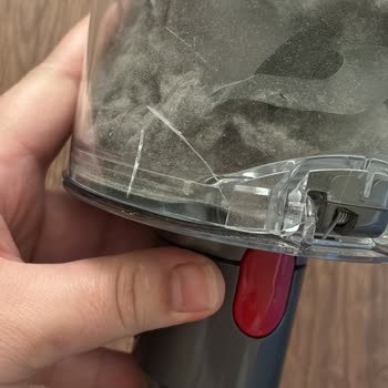 Dyson V15 Toz Haznesi Kırıldı, Garanti Kapsamına Alınmadığı İçin Mağdur Oldum