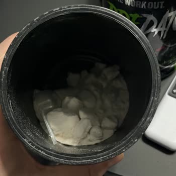 Karpuz Aromalı Pre-Workout Ürününde Sert Yabancı Madde Ve Nemli Topaklanma