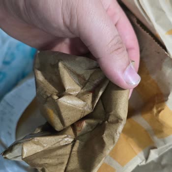 Kola Dökülmüş Ve Poşetler Islak, Tam Ücret İadesi Talebi