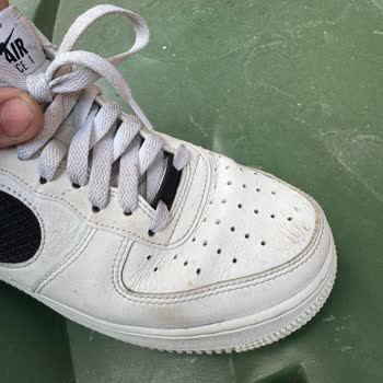 Barçın Mağazasında Satın Alınan Nike Air Force 1 Ayakkabısının Kısa Sürede Çatlaması Ve Deformasyonu