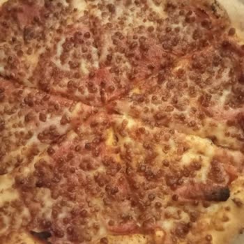 Maltepe Cevizli Şubesinde Bol Sucuklu Pizza Reklamı İle Gerçek Ürün Arasındaki Büyük Fark