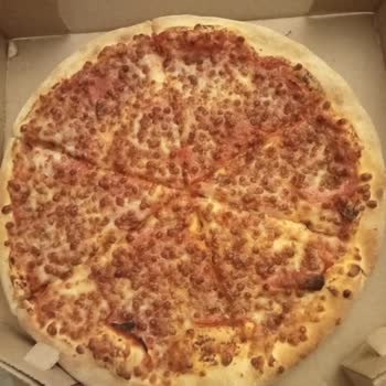 Maltepe Cevizli Şubesinde Bol Sucuklu Pizza Reklamı İle Gerçek Ürün Arasındaki Büyük Fark