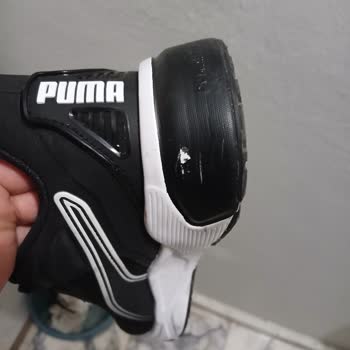 Puma Ayakkabısının Boyası Tek Gün İçinde Çöktü, Hepsiburada Üretim Hatasını Reddetti