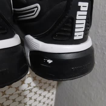 Puma Ayakkabısının Boyası Tek Gün İçinde Çöktü, Hepsiburada Üretim Hatasını Reddetti