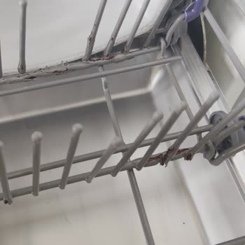 Bulaşık Makinesi Sepetlerinde Hızlı Paslanma Ve Kırılma