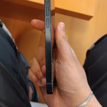 İlan Edilen Mükemmel Kalite Değil, İphone 13 Çok Çizikli Ve Müşteri İletişimsiz