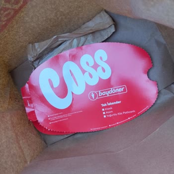 Mersin Forum Bay Döner’de Eksik Çatal Bıçak, Tarihi Geçmiş Yoğurt Ve Bayat Ekmek Sorunu