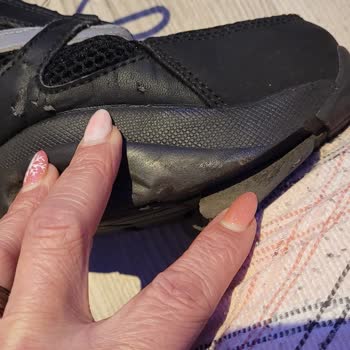 Zapatillas Voghion B22 tienen suela rota tras poco uso, pido cambio