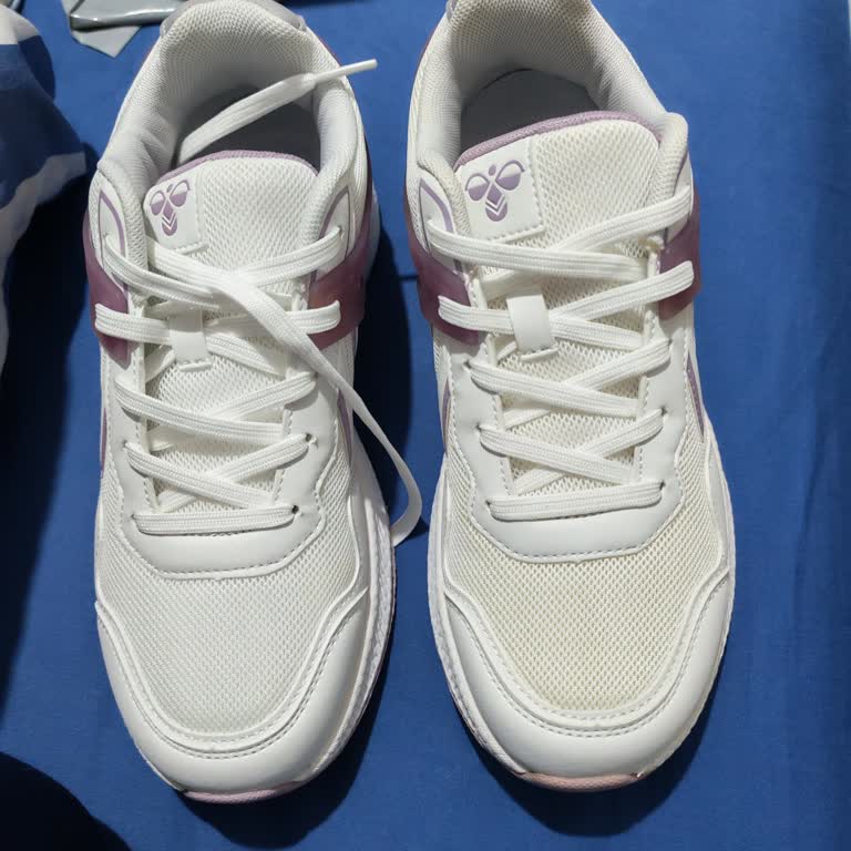 Hummel'den Yanlış Renkli Ayakkabı Ve Değişim İmkanı Olmadan İade Sorunu