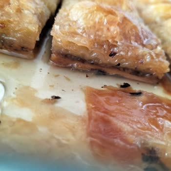 Bozuk Baklava Ve Sağlık Riski: 360 TL İade Talebi