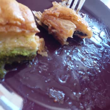 Bozuk Baklava Ve Sağlık Riski: 360 TL İade Talebi