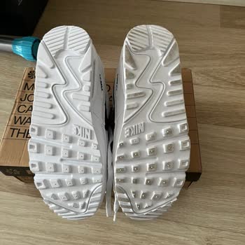 Kullanılmış Görünen Nike Air Max 90 Kadın Beyaz Sneaker İçin Hızlı İade Talebi