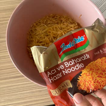 Noodle Paketinde Bulunan Kurtlar Ve Sağlık Endişesi