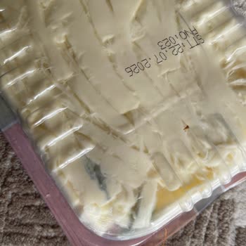 Açılmamış A101 Tarabya Tam Yağlı Eritme Peyniri Küflü Çıktı