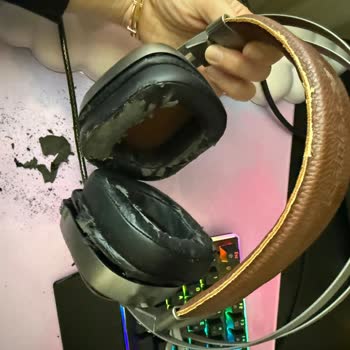 Kalite Hayal Kırıklığı Kulaklıkta Malzeme Dökülmesi Ve Sol Taraf Tiz Ses