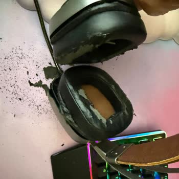 Kalite Hayal Kırıklığı Kulaklıkta Malzeme Dökülmesi Ve Sol Taraf Tiz Ses