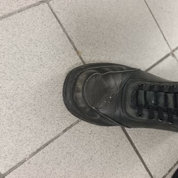 Renk Değiştiren Ayakkabının Değişimi Red Cevabı Aldı